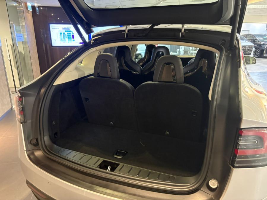 Model X 75D - Image 5